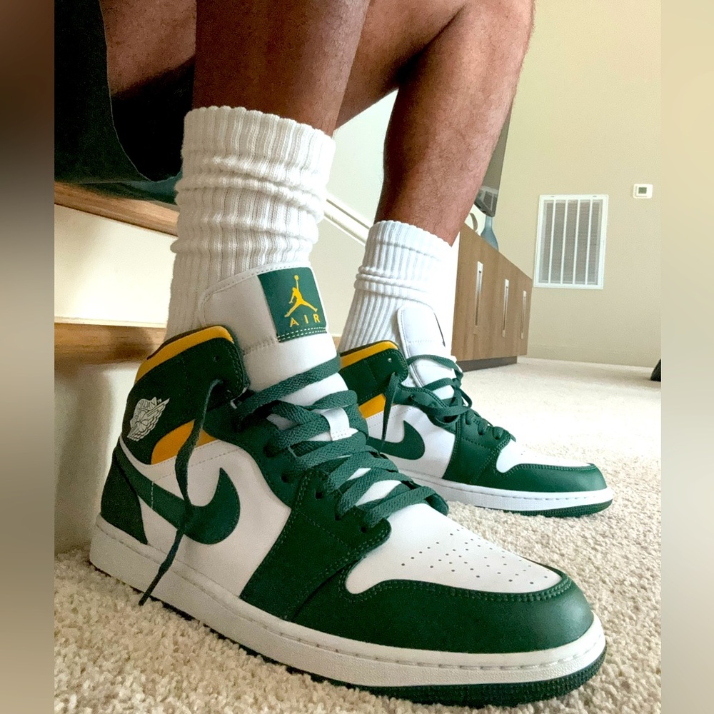 Retro Jordan 1 mid/ green, gold and white perfect leather